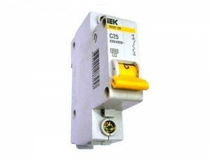 Обзор автоматических однополюсных выключателей IEK. Автоматы ИЭК ВА47-29 1P.